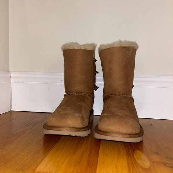 BRAND NEW UGG BAILEY BOWS CHESTNUT COLOR SIZE 3 KIDS
